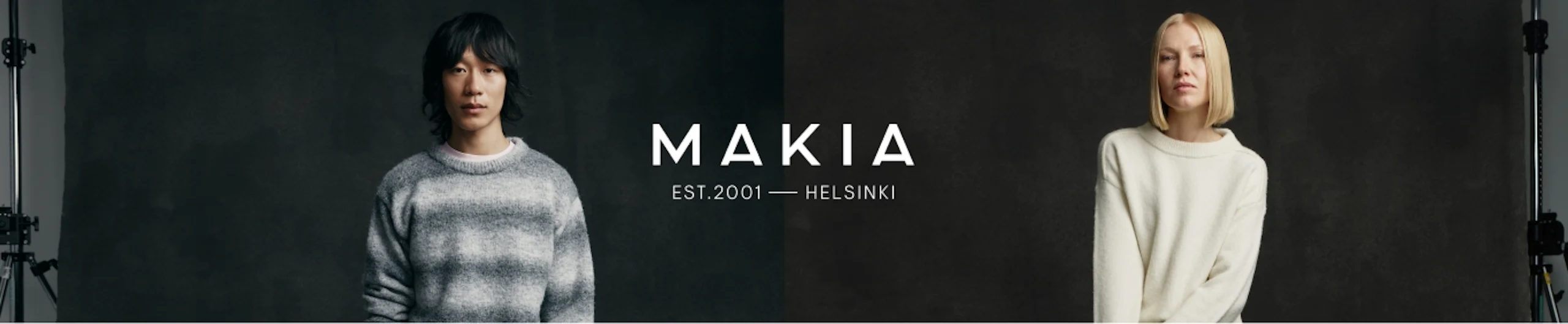 Makia-brändin logo mustalla tekstillä valkoisella taustalla, teksti EST.2001 Helsinki logon alla.
