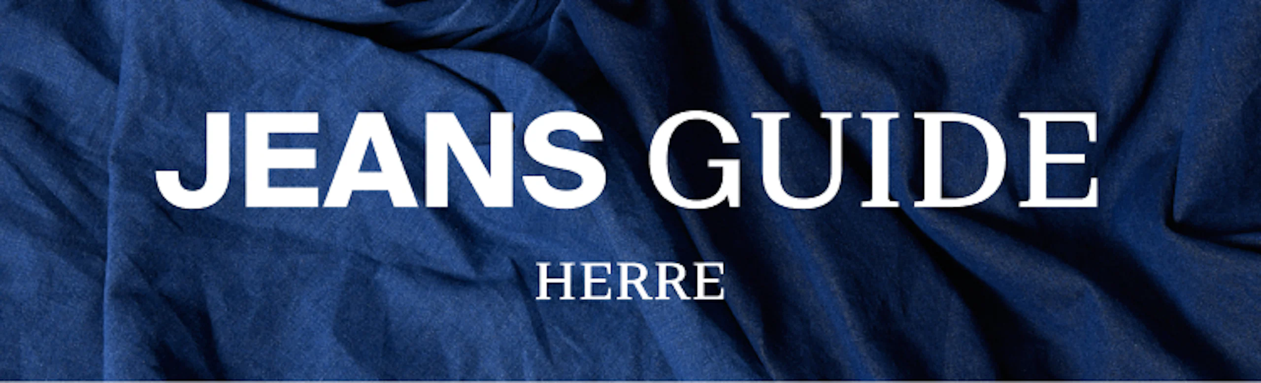 Blå denimstoffbakgrunn med hvit tekst "JEANS GUIDE" og mindre "HERRE" sentrert over folder.